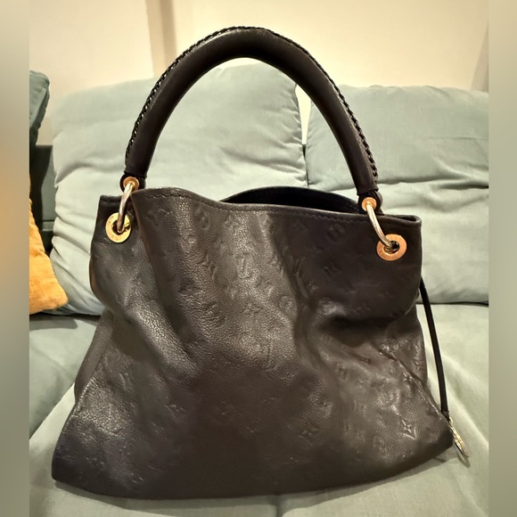 Louis Vuitton Artsy MM blue Monogram
Empreinte Leather Hobo Bag - Picture 1 of 9
